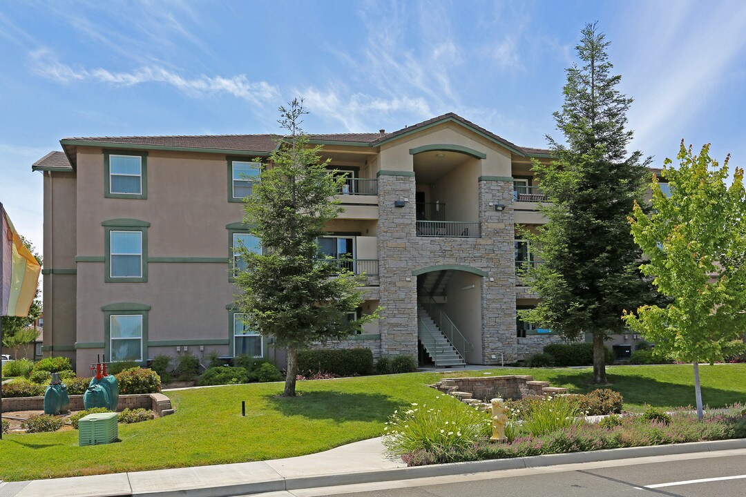 Siena Apartments in Roseville, CA - Foto de edificio