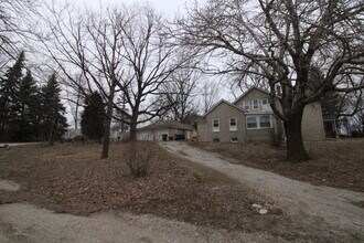 7800 W Forest Home Ave, Unit 7800 in Greenfield, WI - Foto de edificio - Building Photo