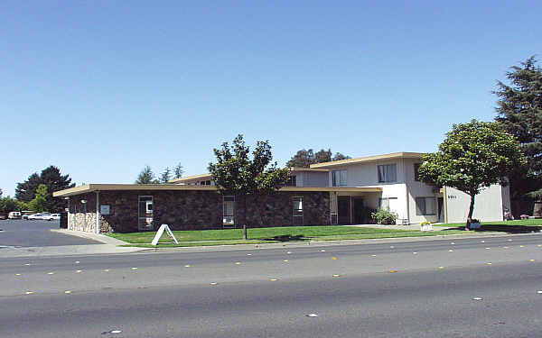 La Vista Apartments in Napa, CA - Building Photo - Building Photo