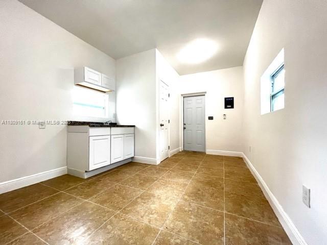1381 NW 56th St in Miami, FL - Building Photo