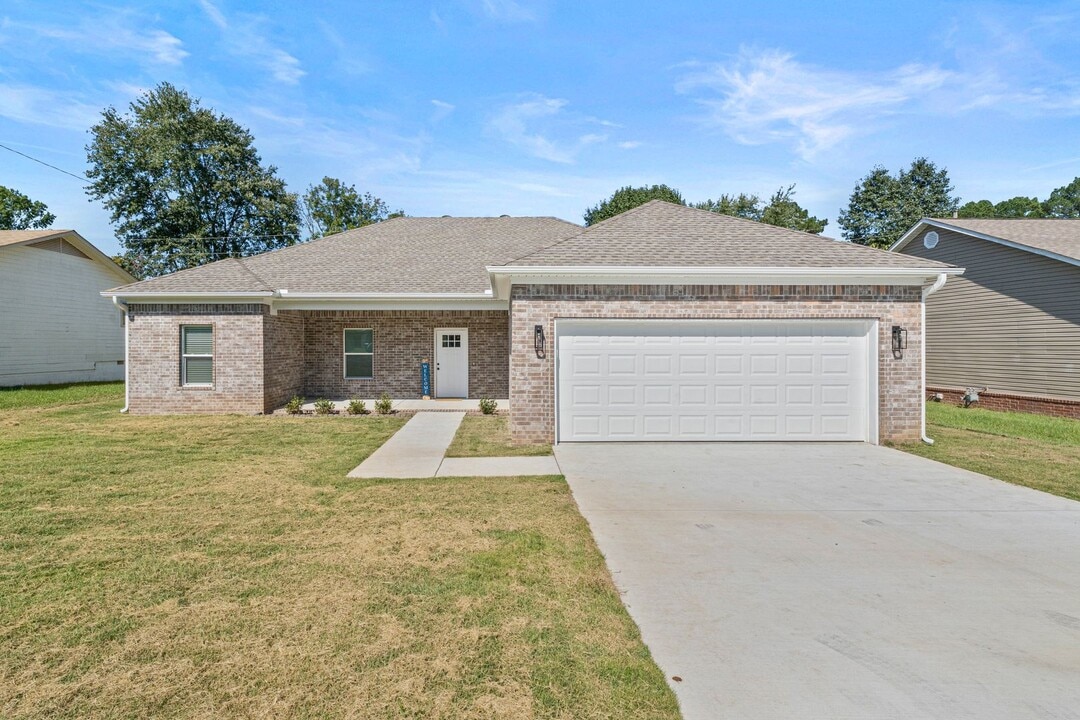 29 Oaken Trail in Sherwood, AR - Building Photo