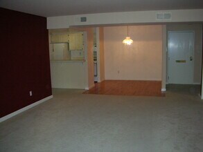 10960 Ashton Ave, Unit 208 in Los Angeles, CA - Building Photo - Building Photo