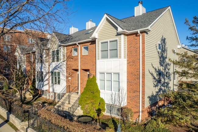 238-246 N Village Ct