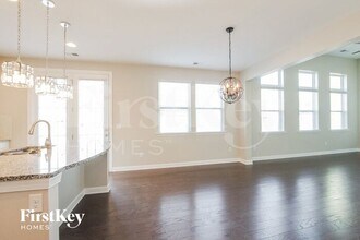 18212 McKee Rd in Charlotte, NC - Foto de edificio - Building Photo