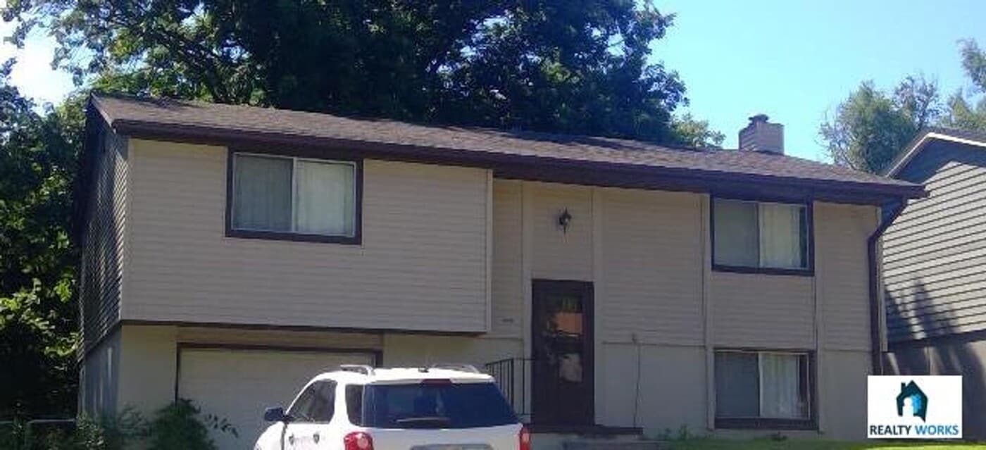 5042 Goldenrod Ln in Lincoln, NE - Building Photo