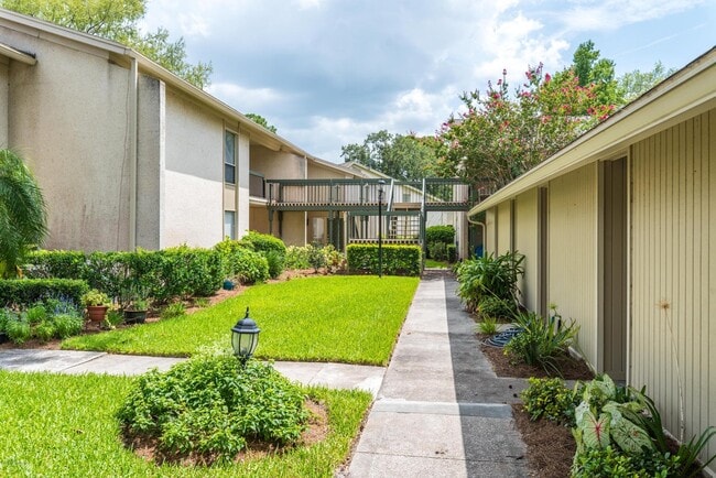 10154 Leisure Ln N, Unit 22 in Jacksonville, FL - Foto de edificio - Building Photo