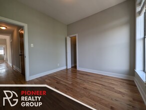 629 W Oakdale Ave in Chicago, IL - Building Photo - Building Photo