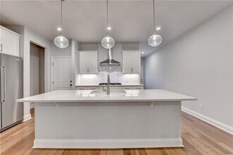 204 Holsten Ln in Johns Creek, GA - Building Photo - Building Photo