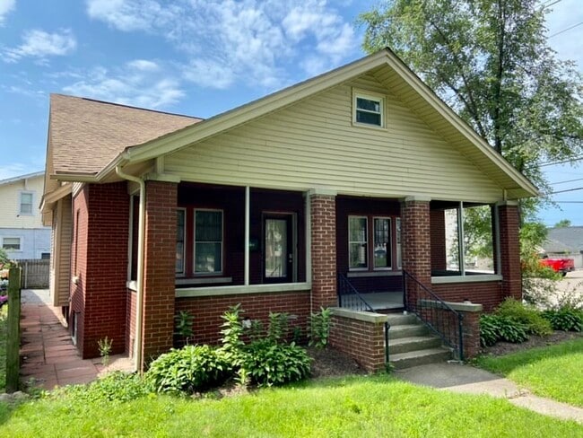 property at 502 E Lincoln Ave