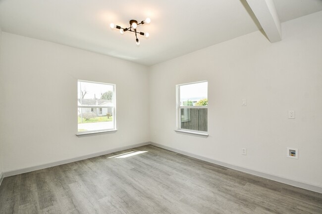 property at 4507 Kingsbury St