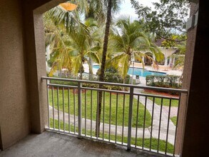 6529 Emerald Dunes Dr in West Palm Beach, FL - Foto de edificio - Building Photo