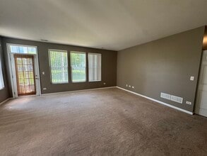 1574 Millbrook Dr in Algonquin, IL - Building Photo - Building Photo