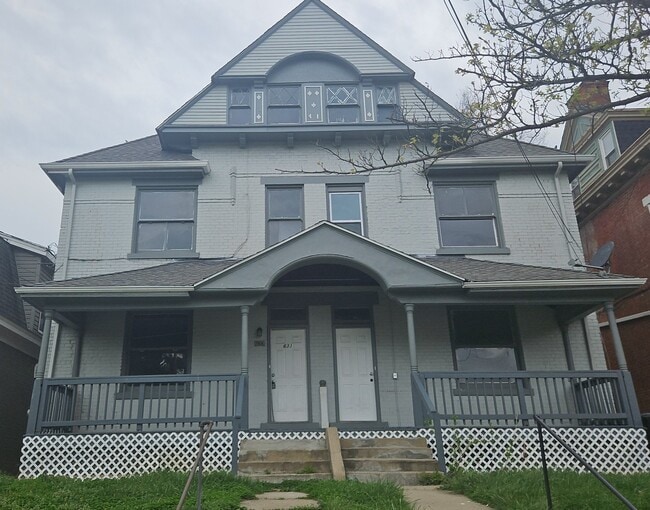 property at 633 Hawthorne Ave