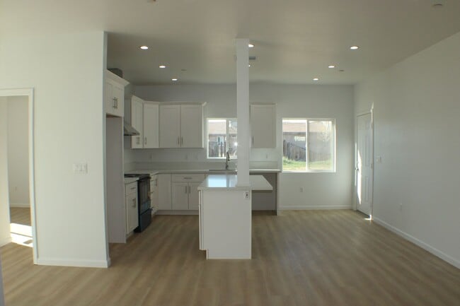 7612 Xavier Ave in California City, CA - Building Photo - Building Photo