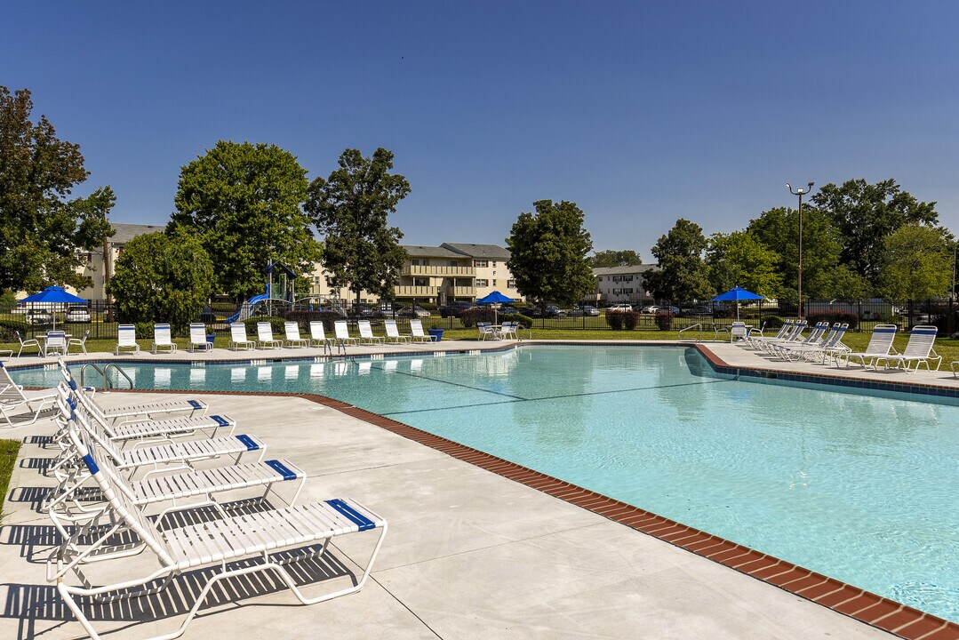 The Commons at Fallsington in Morrisville, PA - Foto de edificio