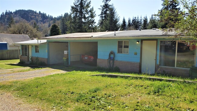 11766 Walnut Ave in Mapleton, OR - Building Photo - Building Photo