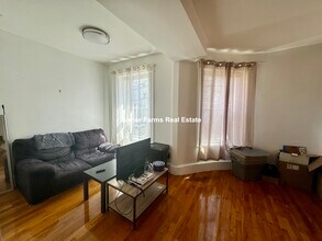 46 Cameron St, Unit 2 in Brookline, MA - Building Photo - Building Photo