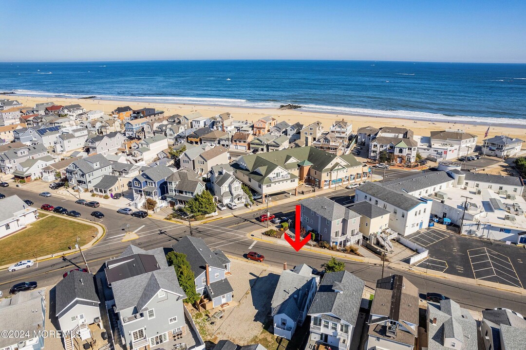 197 2nd Ave in Manasquan, NJ - Building Photo