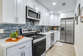 2825 N Los Felices Rd in Palm Springs, CA - Building Photo - Building Photo