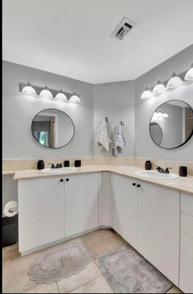 804 E Windward Way in Lantana, FL - Foto de edificio - Building Photo