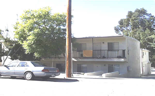 10427 Commerce Ave in Tujunga, CA - Building Photo