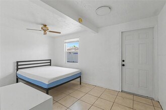 3412 Clarinda St in Sarasota, FL - Building Photo - Building Photo