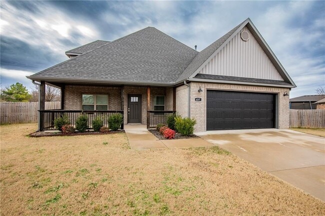 437 Ramsey St in Gentry, AR - Foto de edificio - Building Photo