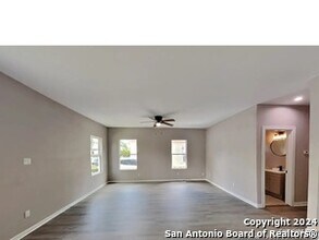 138 Hess St in San Antonio, TX - Building Photo - Building Photo