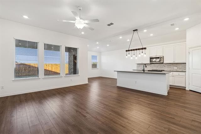 property at 718 Declaration Dr