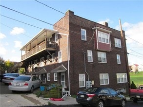 501 Jackson Ave in Vandergrift, PA - Building Photo - Building Photo