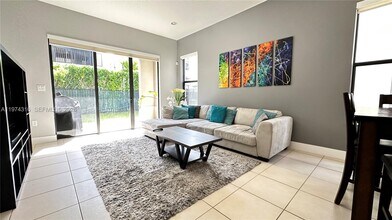 3278 W 97th Terrace in Hialeah, FL - Building Photo - Building Photo