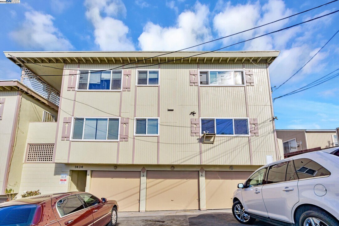 1434 Loeffler Ln in Concord, CA - Foto de edificio