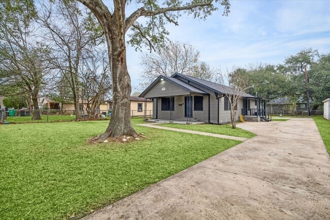 1500 Harvard St in Baytown, TX - Foto de edificio - Building Photo