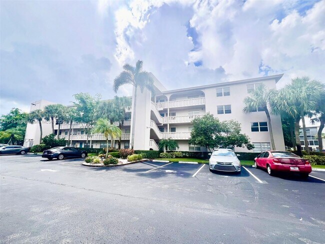 2002 Granada Dr in Coconut Creek, FL - Building Photo - Building Photo