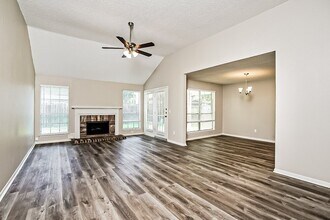 3909 Spring Meadow Dr in Pearland, TX - Building Photo - Building Photo