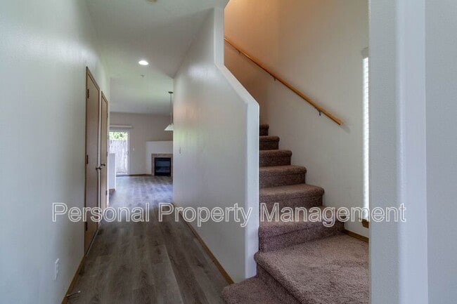 865 NW Ivy St in Camas, WA - Foto de edificio - Building Photo