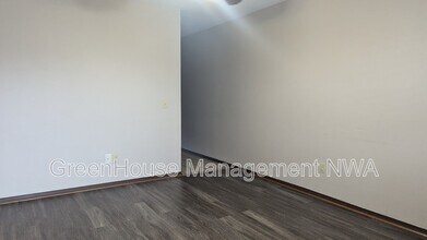 423 SE A St in Bentonville, AR - Building Photo - Building Photo