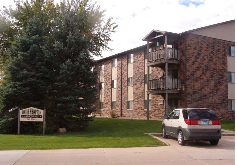 South Hampton Apartments in Sioux Falls, SD - Building Photo