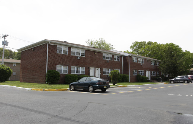 Shar A Dee Apartments in Bayville, NJ - Foto de edificio - Building Photo