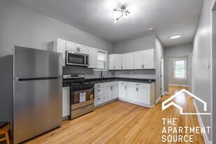 3720 W Cortland St, Unit 1A in Chicago, IL - Building Photo