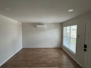 2009 Welch St, Unit B in Houston, TX - Building Photo - Building Photo