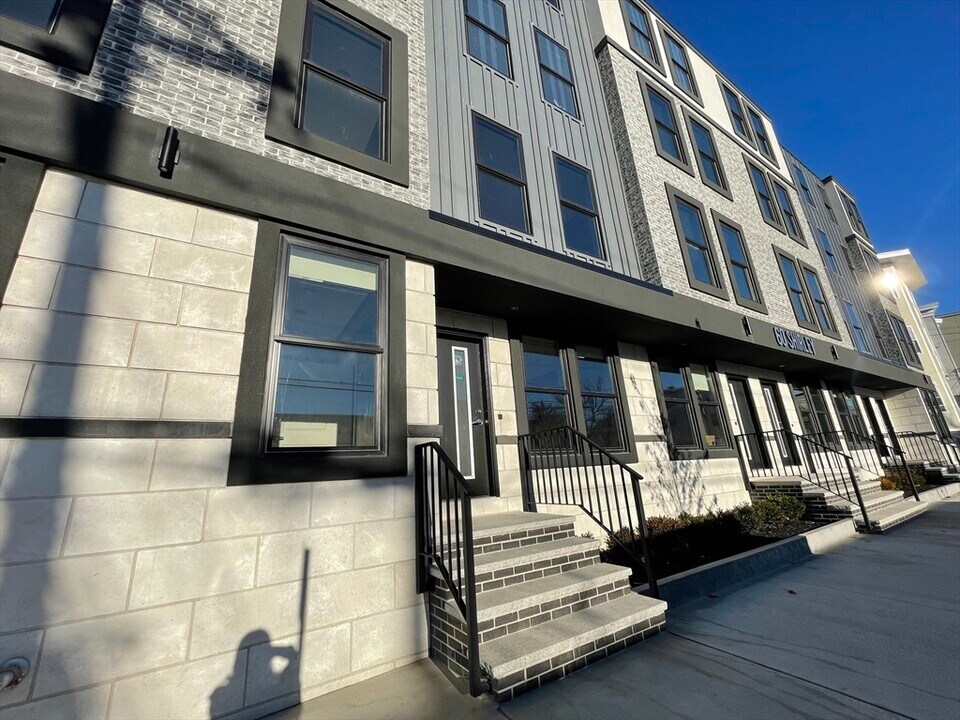65 Shirley Ave, Unit #103 in Revere, MA - Building Photo