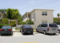 16-20 Zamora Ave in Coral Gables, FL - Foto de edificio - Building Photo