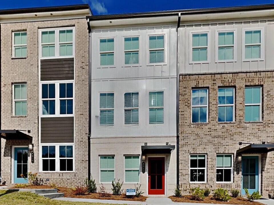 2643 Creekside Dr NW in Atlanta, GA - Building Photo