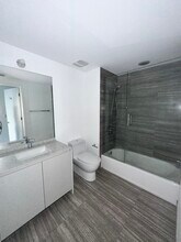 1010 Brickell Ave, Unit 4410 in Miami, FL - Building Photo - Building Photo