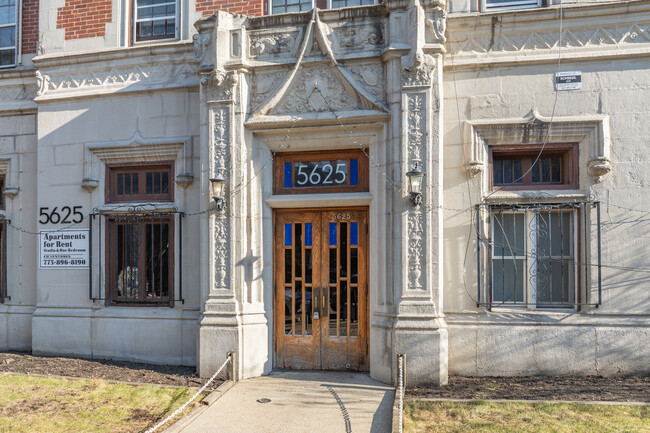 Touraine Apartments in Chicago, IL - Building Photo - Building Photo