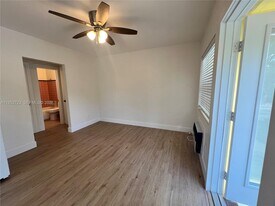 522 N J St in Lake Worth Beach, FL - Building Photo