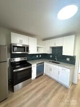 300 E Hudson St in Monroe, NC - Foto de edificio - Building Photo