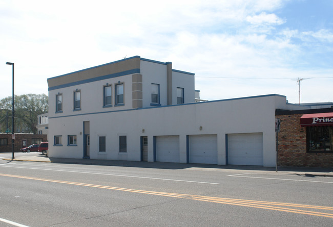 601 1st St in Princeton, MN - Foto de edificio - Building Photo