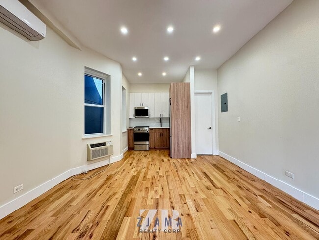 735 Rogers Ave in Brooklyn, NY - Building Photo - Building Photo